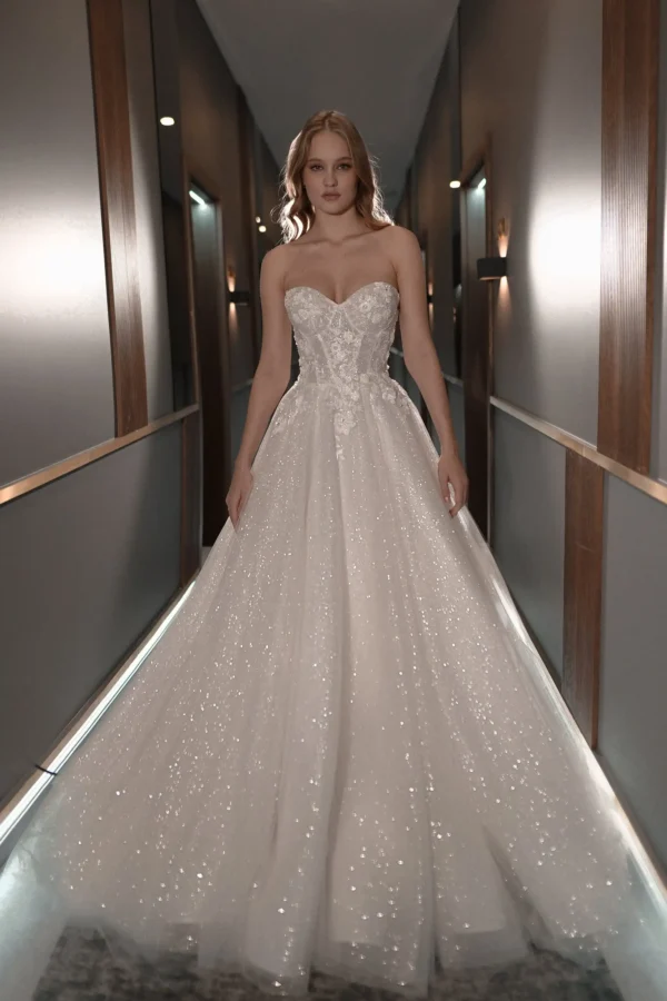 Luxury Strapless A-line Wedding Dresses Tulle Sequins Sweetheart Floor-Length Evening Dress Exquisite Lace Applique Bridal Gowns